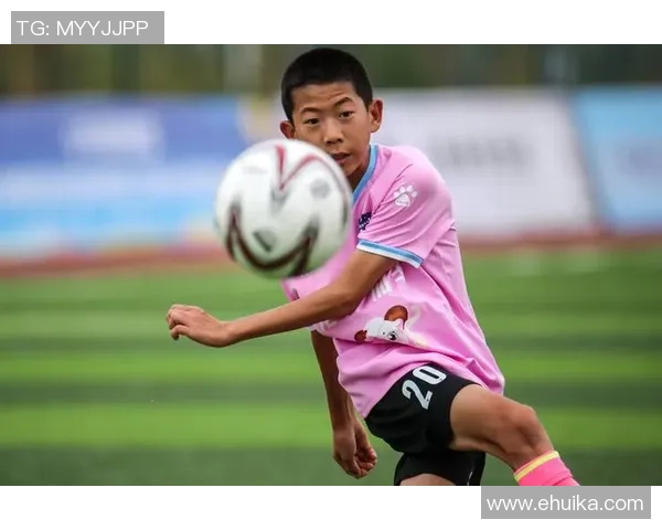 我妈妈心目中的足球明星是谁他在球场上的精彩表现让我感到骄傲